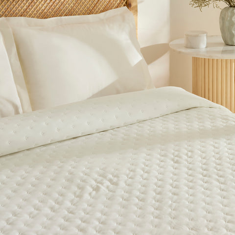 Breezy Bedspread Ecru 230x240 Cm