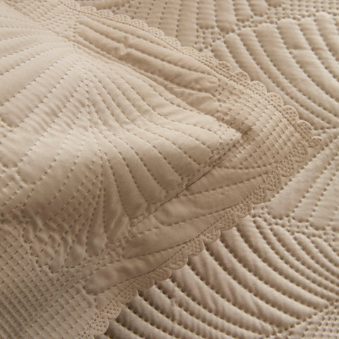 Leaf Bettüberwurf-Set Beige 230x240 Cm + 2 (50x70 Cm)