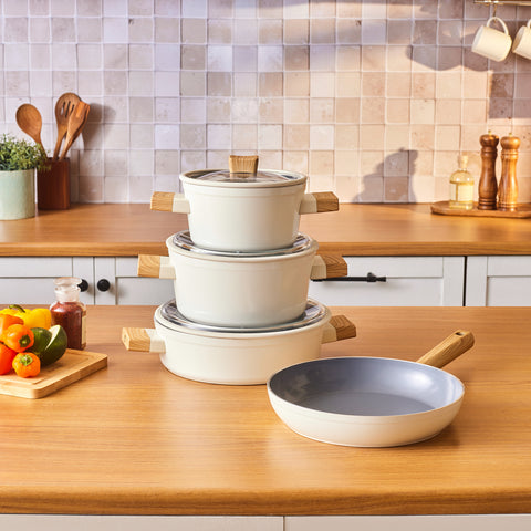 Karaca x Refika Swiss Crystal Cremiges Holz 7-teiliges Töpfe-Set
