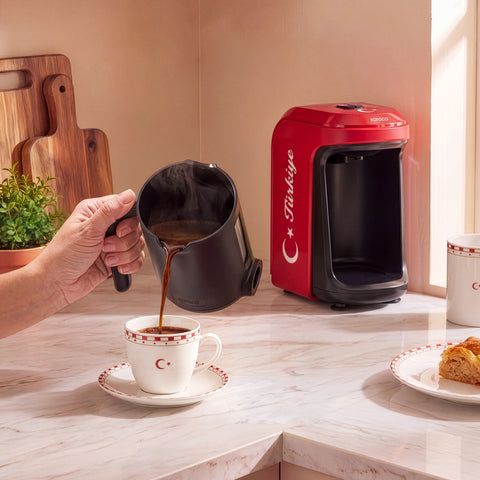 Karaca Hatır Hüps Türkiye – Türkische Kaffeemaschine mit Milchfunktion, 5 Tassen, mit Nationalhymne, Flaggenrot