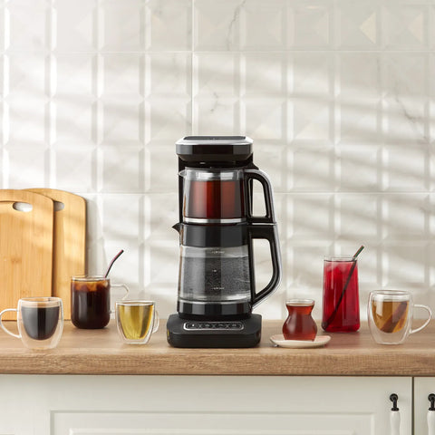 ​Karaca Çaysever Robotea Pro 4 in 1 Sprechende Automatische Glas-Teemaschine, Wasserkocher und Filterkaffeemaschine, Schwarz Chrom, 2500W